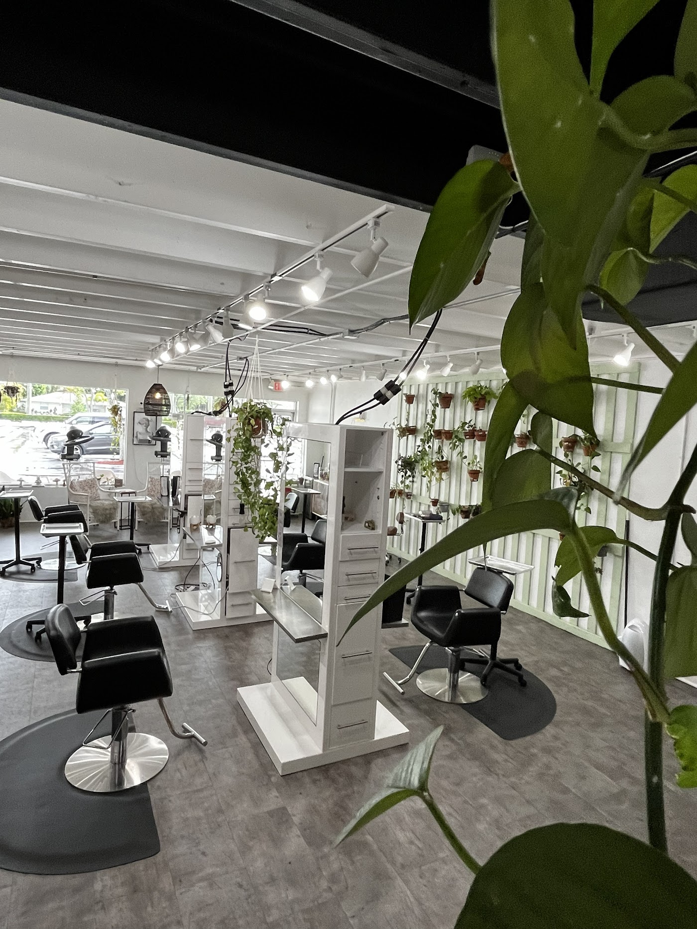 Suri and Noreen Salon in Tequesta