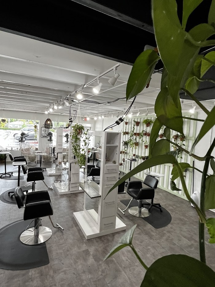 Suri and Noreen Salon in Tequesta