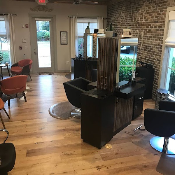 Salon 221 photo